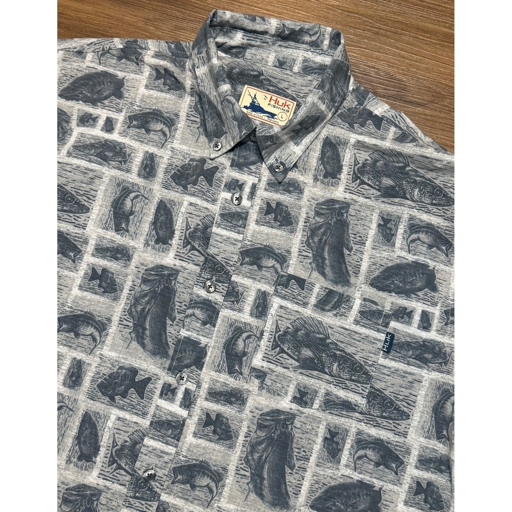 Huk Fishing Shirt Gray Blue Fish AOP Short Sleeve Button Down Stretch Sz L